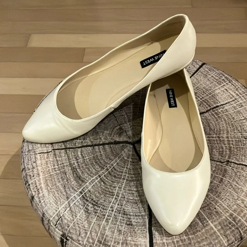 EUC Nine West White Ballet Flats with Pointed Toe - Picture 2 of 9